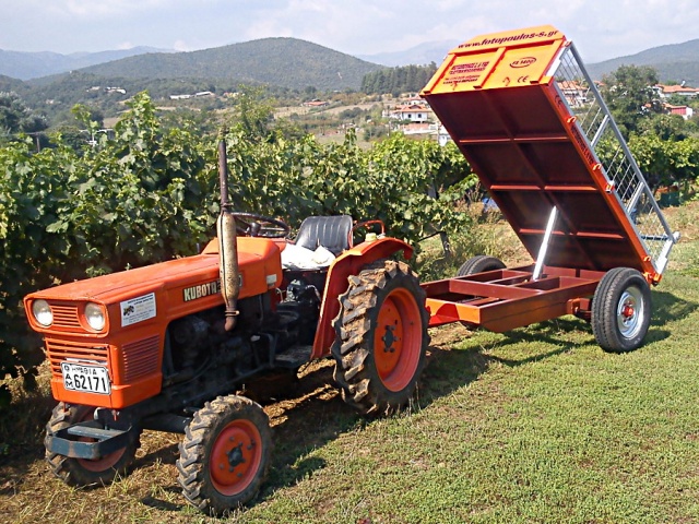 Αμπελουργική ρυμούλκα, πλατφόρμα με ανατροπή.